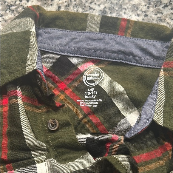Wonder Nation Plaid Flannel Button Down Shirt in Green and Red - Picture 2 of 2